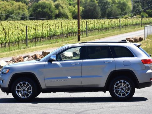 Used 2015 Jeep Grand Cherokee Limited w/ Luxury Group II AWD/4WD image 8
