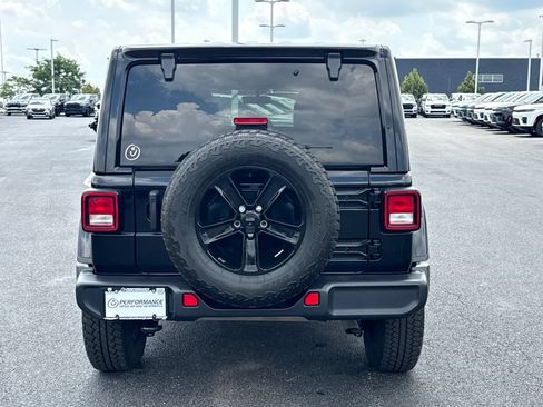 Used 2023 Jeep Wrangler Unlimited Sahara AWD/4WD image 4