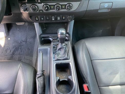 Used 2018 Toyota Tacoma TRD Off-Road w/ Technology Package image 22