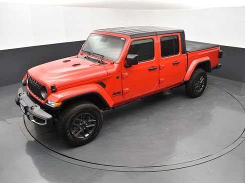 Used 2024 Jeep Gladiator Sport image 14