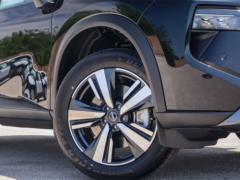 New 2025 Nissan Rogue SL w/ Tech Package image 2