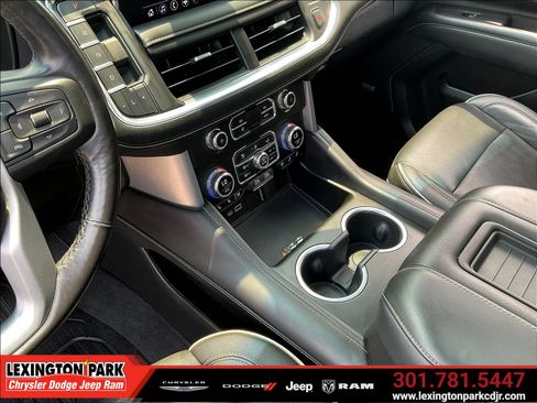 Used 2021 GMC Yukon SLT w/ SLT Premium Package AWD/4WD image 17