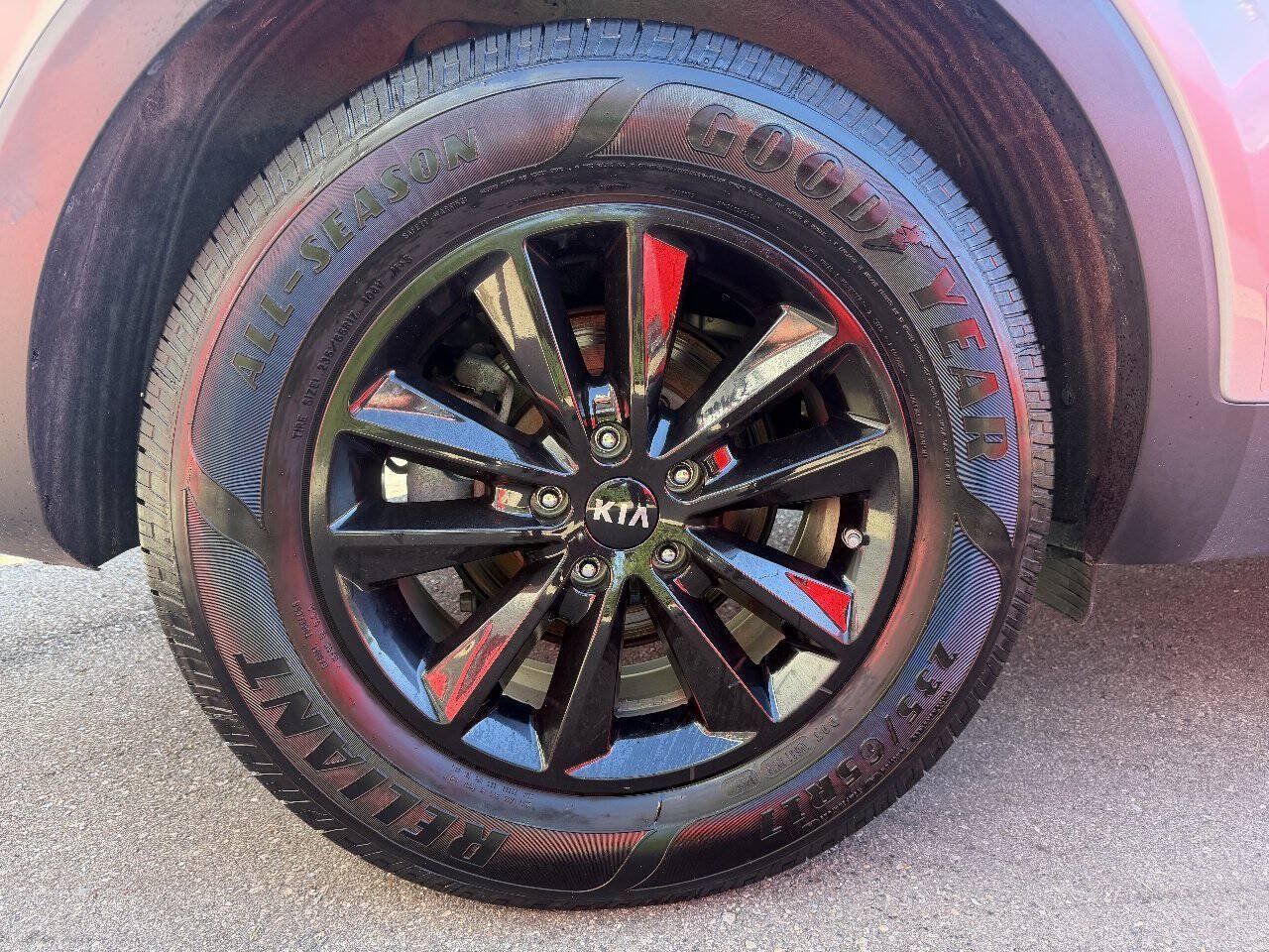 Used 2019 Kia Sorento L FWD image 23