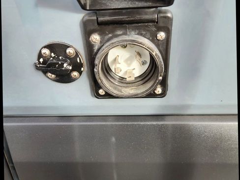 Used 2017 Mercedes-Benz Sprinter 2500 image 33