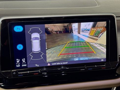 Used 2024 Volkswagen Atlas Cross Sport SE image 16