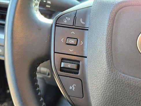 Used 2024 Toyota Prius LE FWD image 13