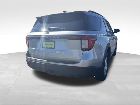Used 2025 Ford Explorer Active AWD/4WD image 9
