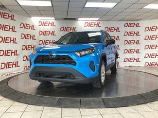 Used 2019 Toyota RAV4 LE w/ All Weather Liner Package FWD video 3
