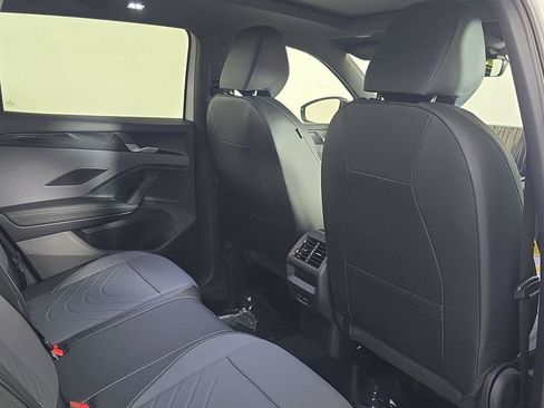 New 2026 Volkswagen Tiguan SE R-Line AWD/4WD image 15