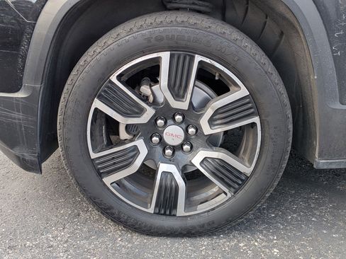 Used 2019 GMC Acadia SLT w/ Black Edition image 13