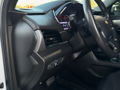 Used 2022 Chevrolet Traverse LT image 12