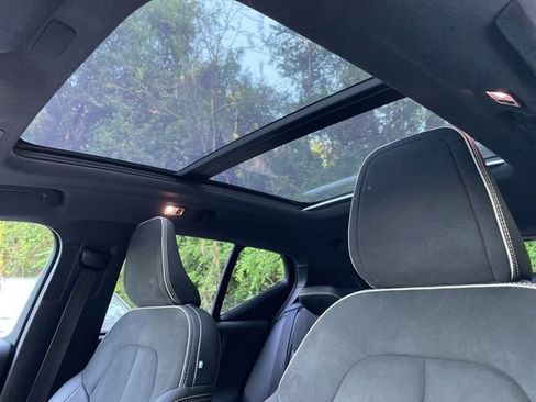 Used 2020 Volvo XC40 T5 R-Design w/ Protection Package image 22