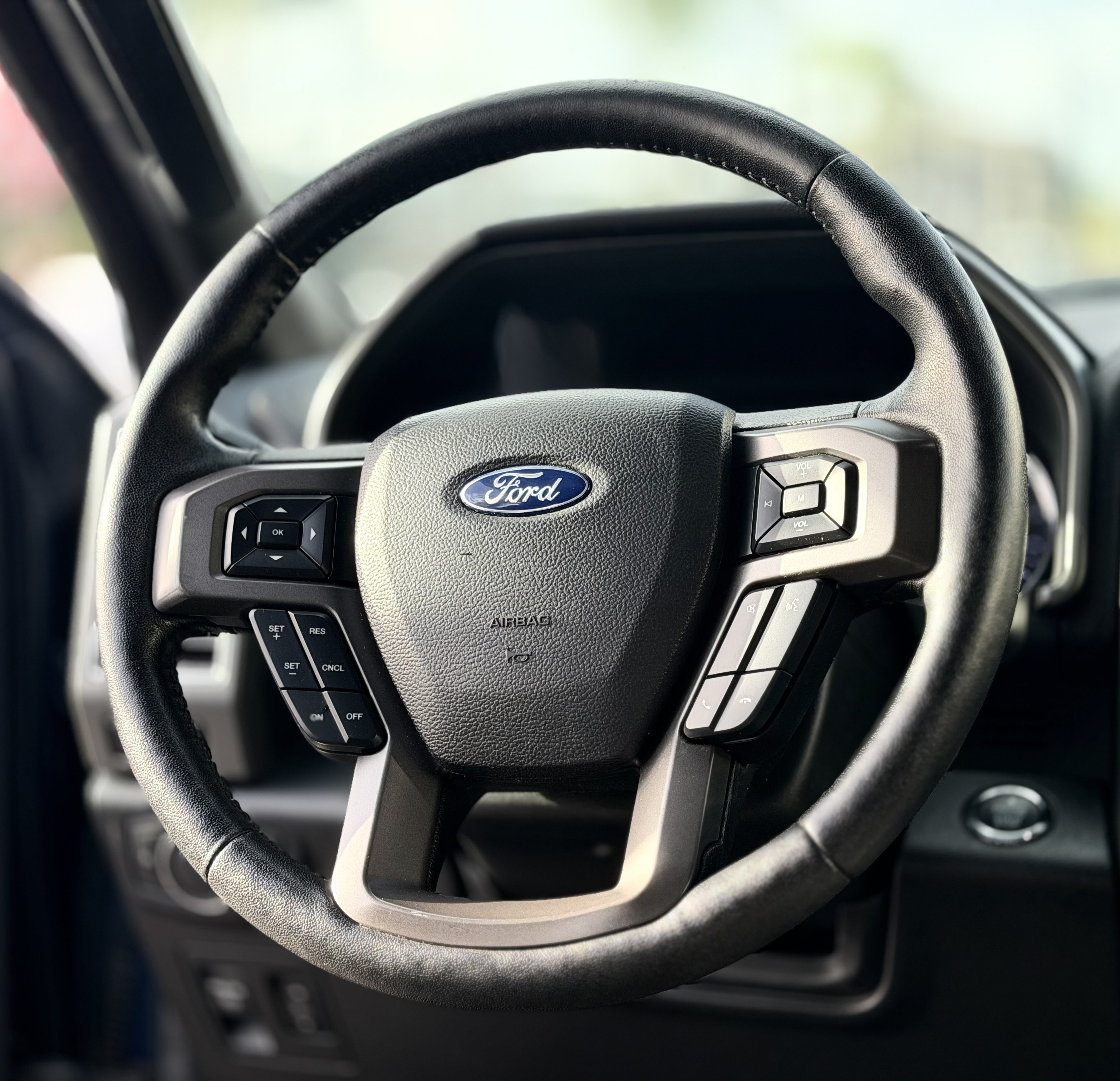Used 2019 Ford Expedition XLT w/ Equipment Group 202A RWD image 32