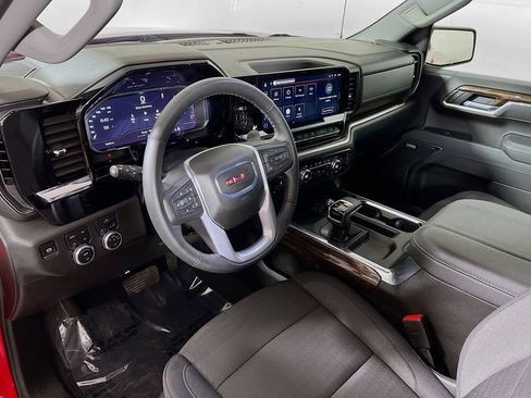 Used 2025 GMC Sierra 1500 Elevation w/ Preferred Package AWD/4WD image 9