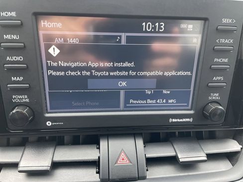 Used 2021 Toyota RAV4 LE image 19