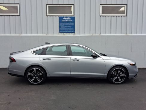 Used 2025 Honda Accord Sport image 9