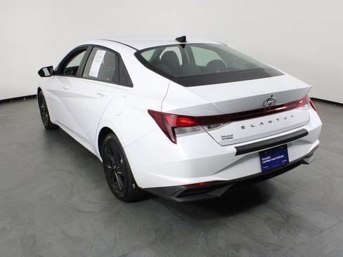 Certified 2021 Hyundai Elantra SEL w/ Cargo Package FWD image 4
