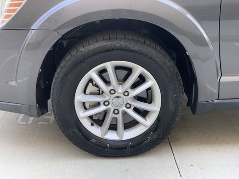 Used 2015 Dodge Journey SXT w/ Flexible Seating Group image 9