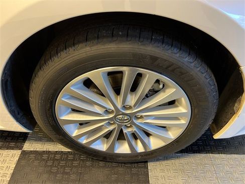 Used 2015 Toyota Avalon XLE Touring image 9