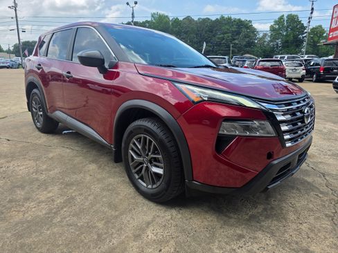 Used 2024 Nissan Rogue S FWD image 3