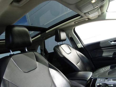 Certified 2020 Ford Edge Titanium w/ Equipment Group 301A AWD/4WD image 3