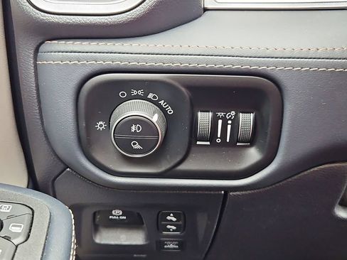Used 2025 RAM 1500 Tungsten w/ Off Road Group AWD/4WD image 18