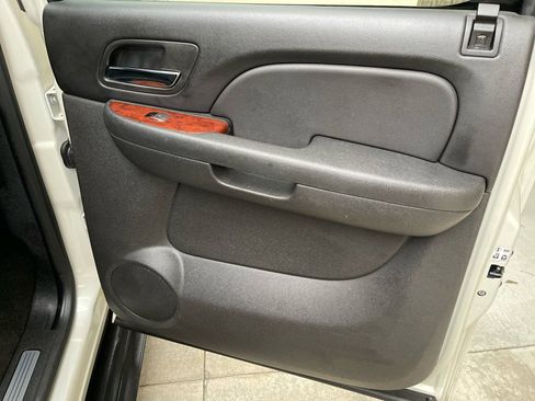 Used 2013 Chevrolet Avalanche LTZ image 37