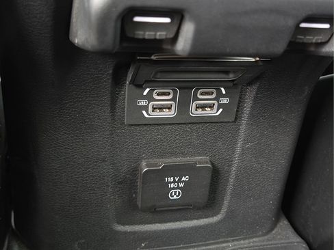 Used 2025 Jeep Wrangler Unlimited Sahara AWD/4WD image 17