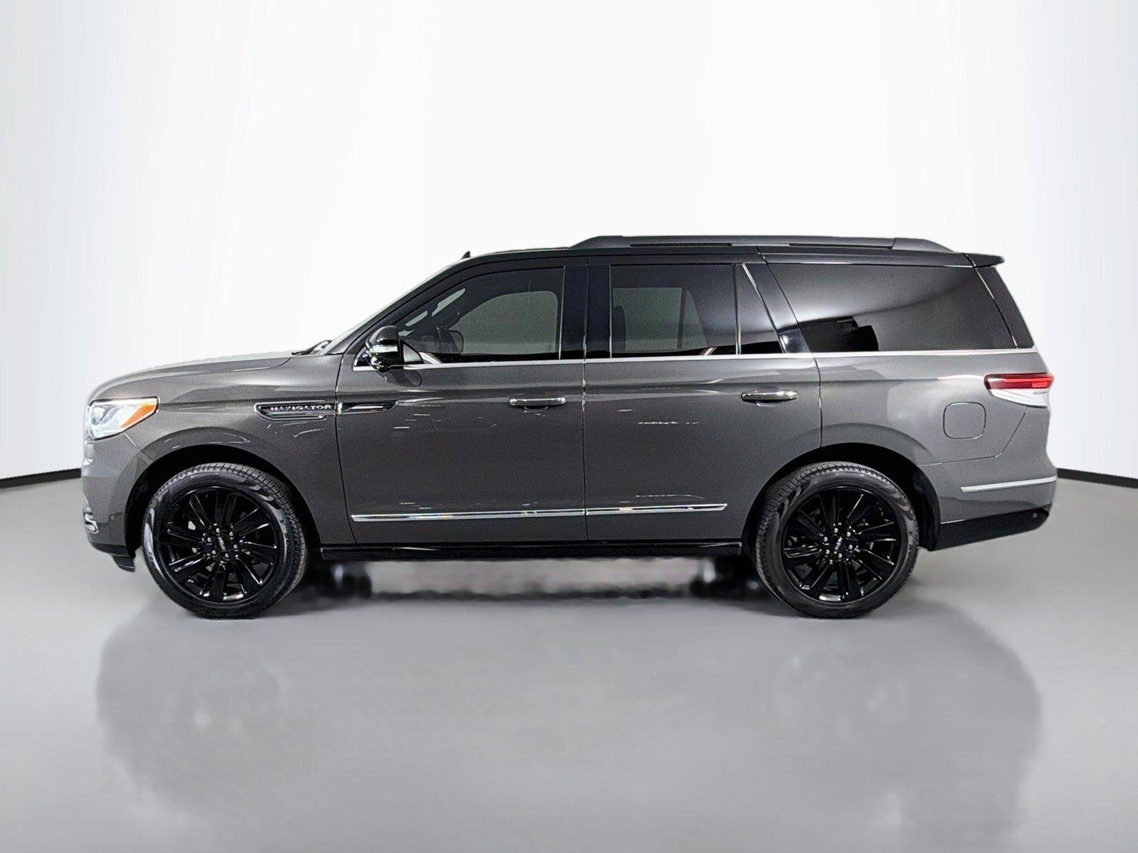 Used 2023 Lincoln Navigator Black Label AWD/4WD image 8