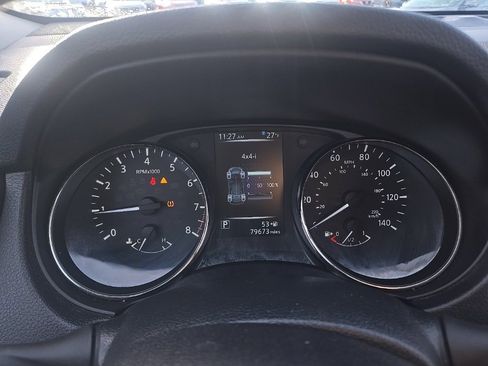 Used 2017 Nissan Rogue SV image 16