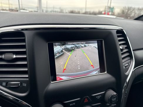 Used 2018 Jeep Grand Cherokee Limited image 22