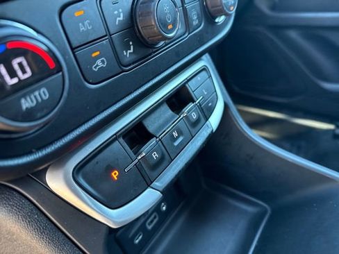 Used 2022 GMC Terrain SLE w/ Driver Convenience Package image 24