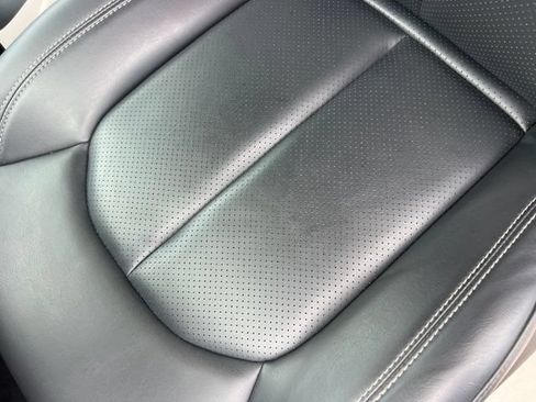 Used 2023 Chrysler Pacifica Touring-L FWD image 13