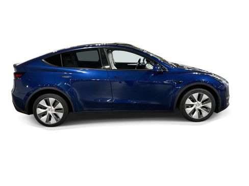 Certified 2023 Tesla Model Y Long Range AWD/4WD image 7