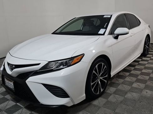 Used 2019 Toyota Camry SE image 1