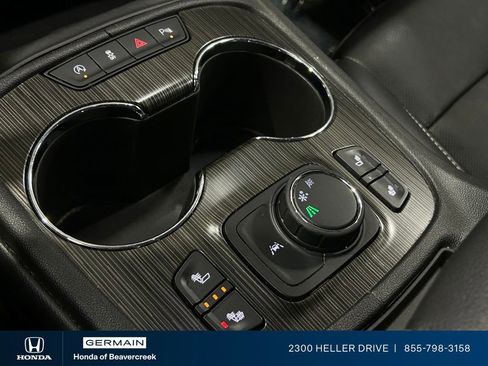 Used 2023 GMC Acadia SLT FWD image 25