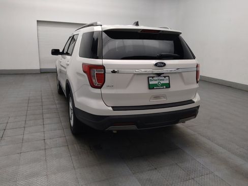 Used 2019 Ford Explorer XLT FWD image 5