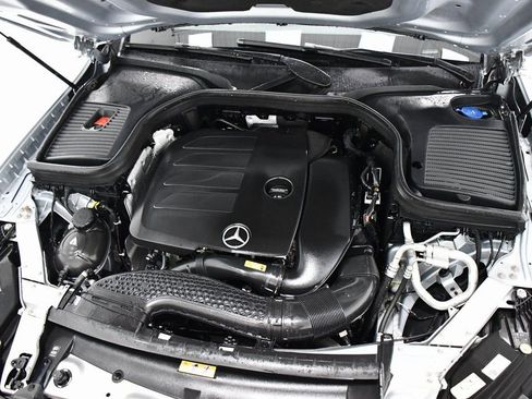 Used 2021 Mercedes-Benz GLC 300 4MATIC image 6