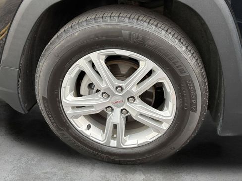 Used 2022 GMC Terrain SLE w/ Driver Convenience Package FWD image 9