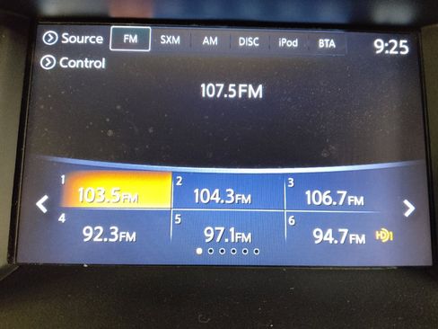 Used 2018 Nissan Pathfinder SV AWD/4WD image 25