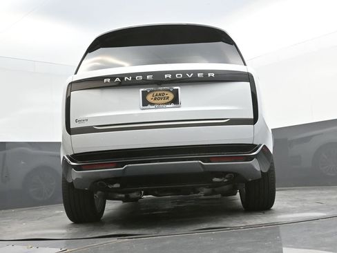 New 2025 Land Rover Range Rover Long Wheelbase SE image 38