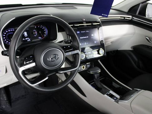 Certified 2024 Hyundai Tucson SE image 4