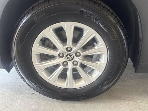 Used 2025 Toyota Grand Highlander FWD image 31