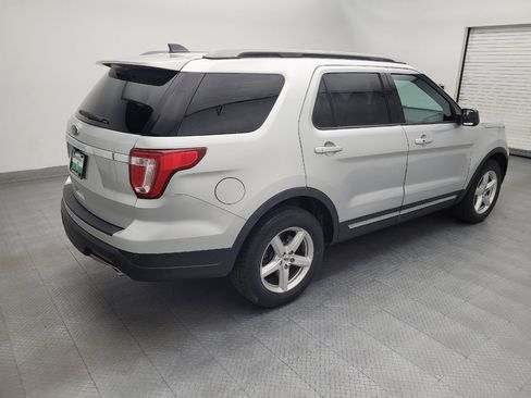 Used 2018 Ford Explorer XLT FWD image 10
