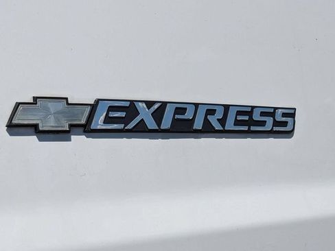 Used 2025 Chevrolet Express 3500 LT w/ LT Preferred Equipment Group RWD image 10