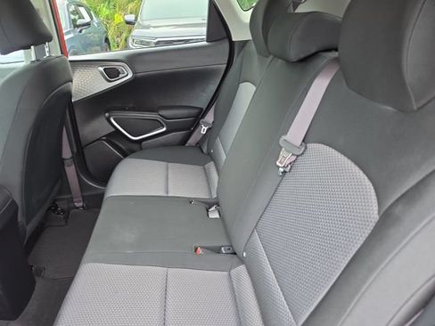Certified 2025 Kia Soul LX w/ LX Technology Package FWD image 11