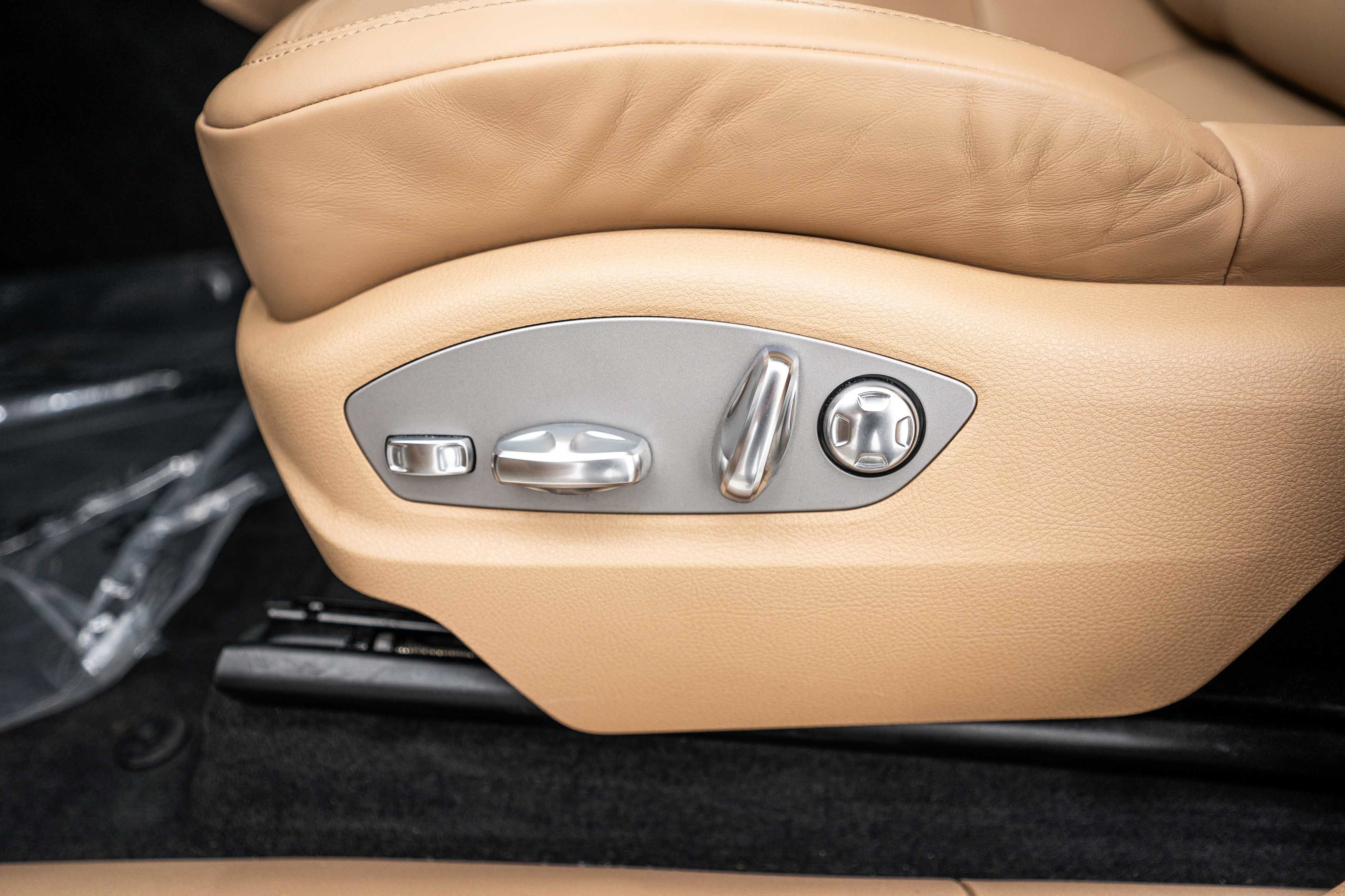 Certified 2023 Porsche Macan AWD/4WD image 18