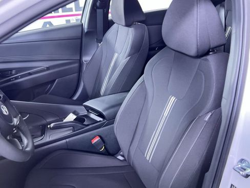 Used 2025 Hyundai Elantra Sport FWD image 13