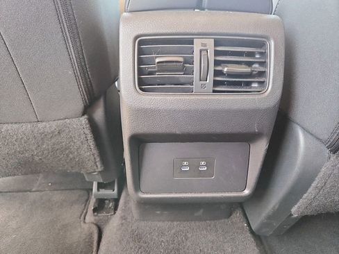 Used 2025 Nissan Rogue SV image 31