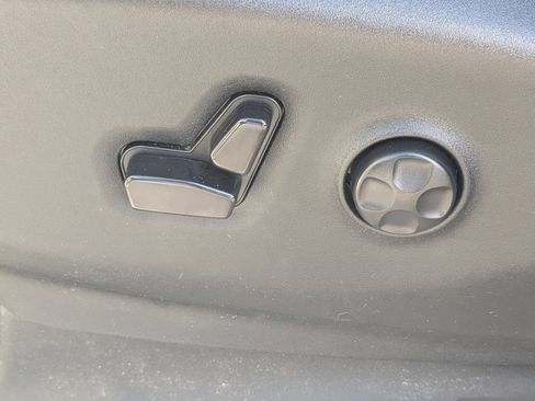 Used 2024 Chrysler Pacifica Limited FWD image 21